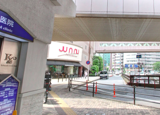 店内へ